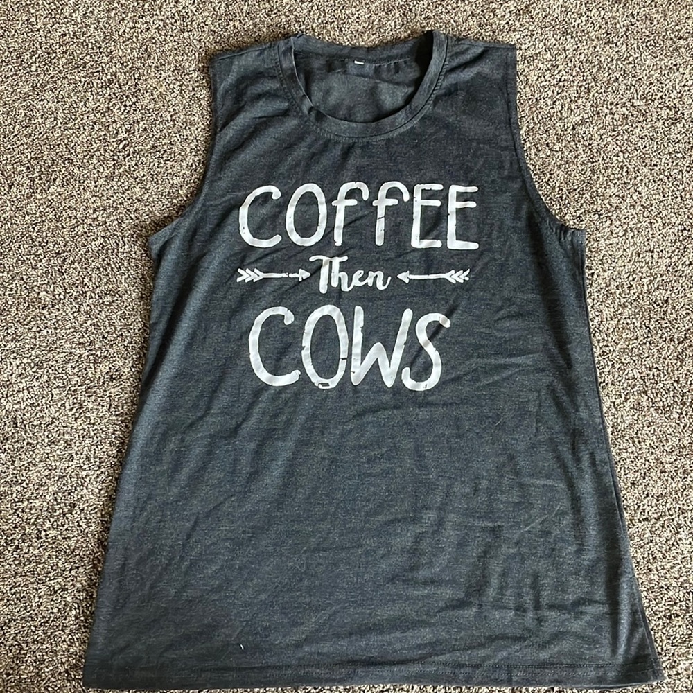 Coffee Than Cows graphic tee, size large